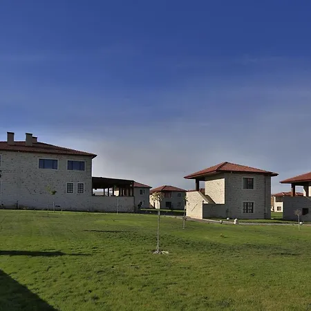 Elevres Stone House 酒店