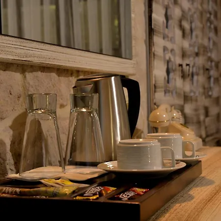 Elevres Stone House 酒店