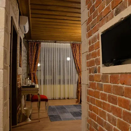 Elevres Stone House 4* 于尔居普